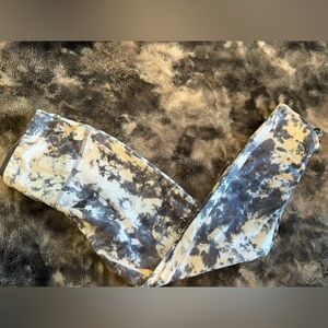 Chico’s athletic leggings. Size 0. Gray and white print. New with tags!